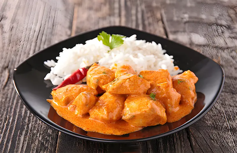 Arroz con pollo y pasta de maní